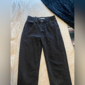 Black High Wasted High Rise Jeans!